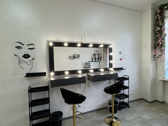 Оренда робочого місця бровісту/візажисту/афроплетіння/нарощення волося