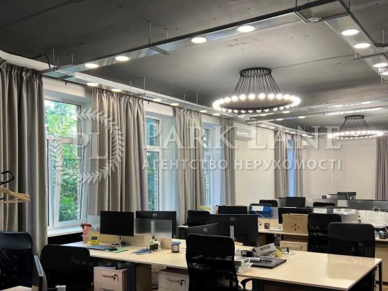 Окремо розташована будівля. Ярославів вал. Золоті Ворота Своя парковка Київ