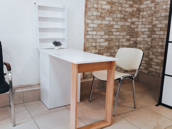 Здається робоче місце для майстра манікюру і педикюру Винница