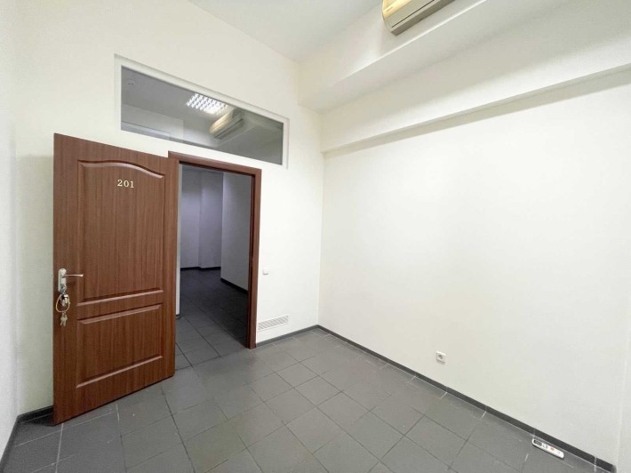 Сдам офис в центре города общей пл.10 кв.м , 3500 грн. - фото 1