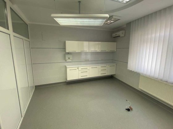 Кабінет в Мед.Центрі 24/7 -лікарю,косметологу,подологу з мокрою точкою Київ