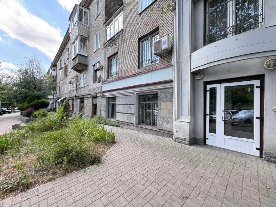 Оренда офісне ФАСАДНЕ приміщення, площа Маяковського, 92 м.кв.