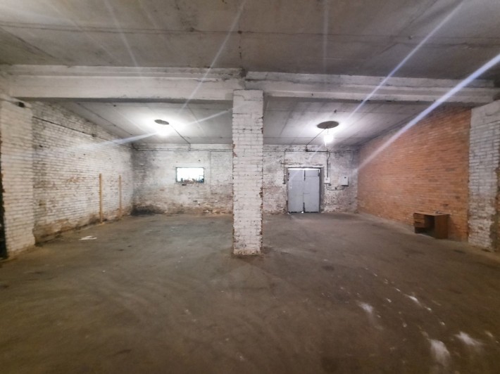 Склад. Площа S = 135 m2. Три ФАЗИ. Асфальт. 220/380V. Напруга. - фото 1