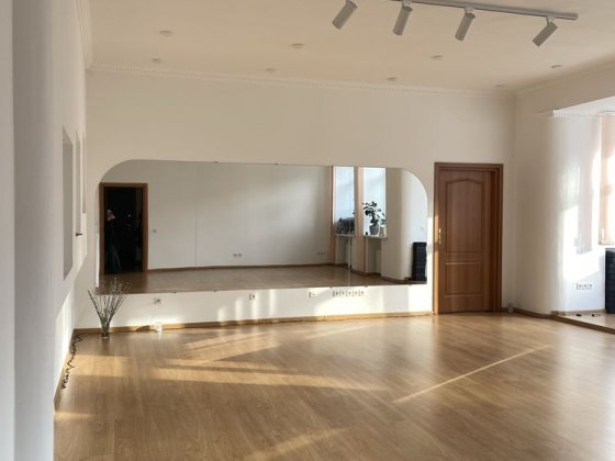 3 хв від метро Оренда світла студія зал погодинно центр йога танці Київ