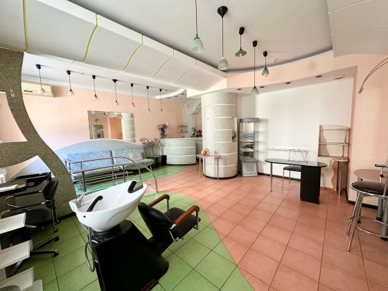 Сдам помещение 76,5м в центре 20.000 грн Дніпро