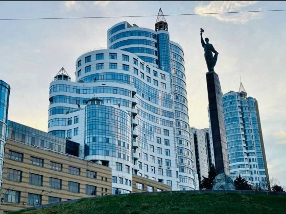 Здам в оренду свій офіс 365 м2 в БЦ Магнезит з власною терасою Дніпро