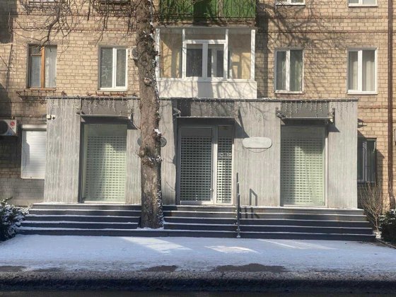 Сдам шикарное помещение 105м с витринными окнами в центре.