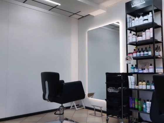 Сдается парикмахерское кресло.Центр города!