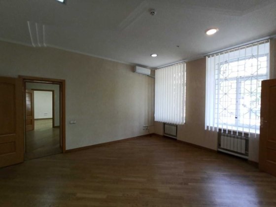 Оренда офісу 83 кв.м (4 кабінети + с/вузол). М. Палац Україна. Знижка! Киев