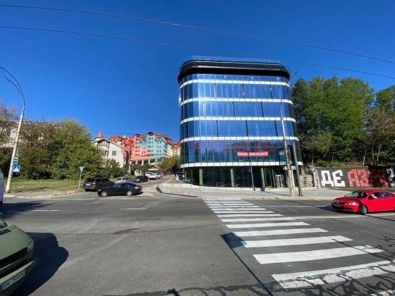 М. Олімпійська, Протасів Яр 10. Фасадна будівля 2200м. Офіс, клініка Київ