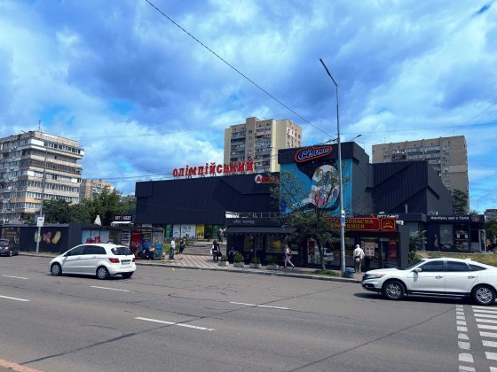 Сдам в оренду торгову площу 9-46м в приміщені ТЦ! Метро Лівобережна. Київ