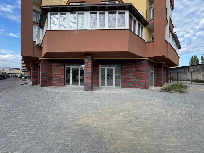 Оренда комерційного фасадного приміщення в ЖК "Фаворит" від власника. - фото 1