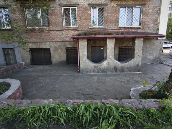 Оренда фасад Комерційного магазину Приміщення ПОДІЛ 60м біля метро Киев