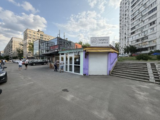 Магазин . Фасад . Прохідне місце . Капітальне . Київ