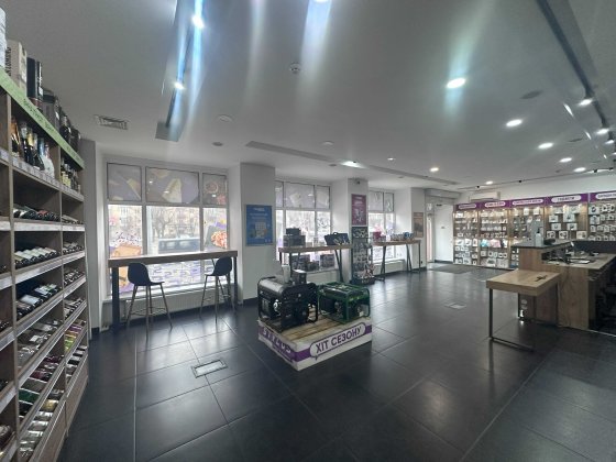 Оренда фасадної торгової площі поруч з універмагом Винница