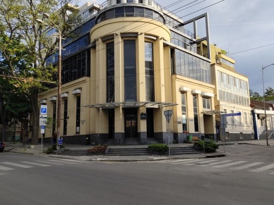 Сдам офис 133 м.кв., отдельное крыло,4й этаж, Пр. Яворницкого 25 Дніпро