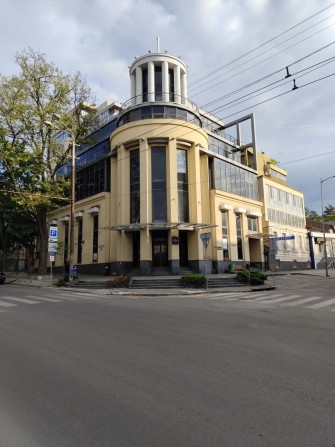 Сдам офис 133 м.кв., отдельное крыло,4й этаж, Пр. Яворницкого 25 - фото 1