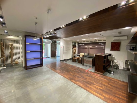 Сдам презентабельный бутик, салон, офис 102м ул.Южноукраинская. Фасад