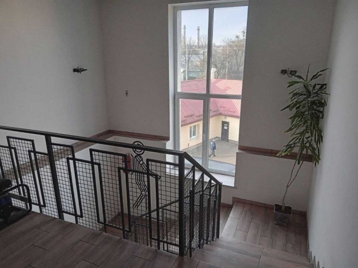 Оренда. Комерційне приміщення 160 м.кв. 3/3ц. Львів. вул. Промислова. - фото 1