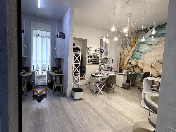 здам своє місце центр Дніпра лашмейкеру друга лінія дружній колектив Дніпро