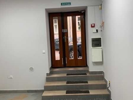 Грюнвальдська вул. (поруч Чупринки)
400 $
Оренда приміщення 4к 63м Львов