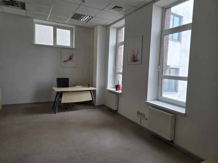 Джерельна,38 ОФІС 32,4м2 р-н Форума - фото 1
