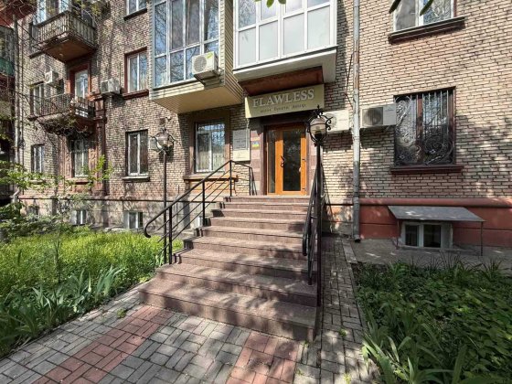 Сдается офис по ул. Жаботинского, в отличном месте 50 кв. метров