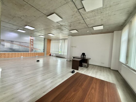 Здаються приміщення в бізнес центрі вул. Камʼянецька Львів