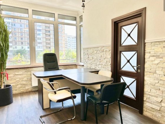 Оренда офісного приміщення вул. Академіка Єфремова 8А Киев