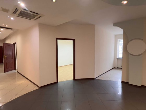 Оренда офісу 250 кв.м. 8 кабінетів, парковка, вул. Машинобудівна. Киев