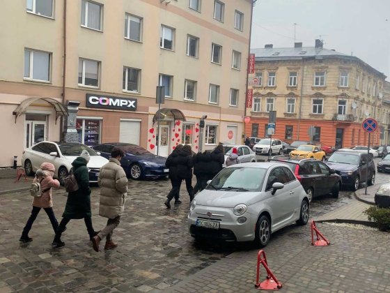 Оренда фасадного приміщення 18м2 Львів