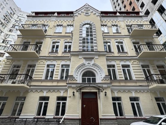 Оренда окремо розташованої будівлі 1069 м2, вулиця Дмитрівська Киев