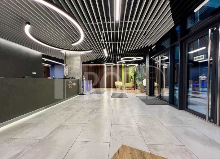 Офіс з новим ремонтом в бізнес центрі (3000 м2) - фото 1