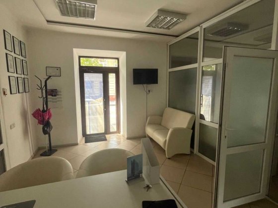 Оренда приміщення Зелена фасад недорого центр під магазин офіс салон Львів