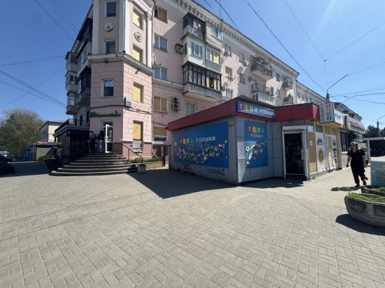 Здам торгівельну  площу