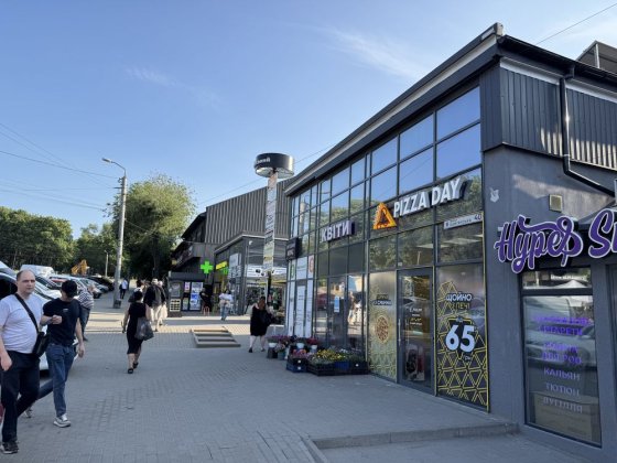 Камʼянська 40. Великий фасад, гарний трафик, 300грн/м2. Київський ТСК Днепр