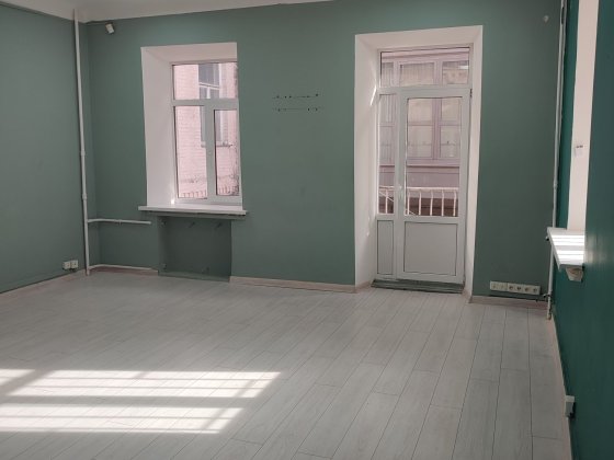 Сдам офис без комиссии с балконом, ЦУМ, есть вывод воды Киев