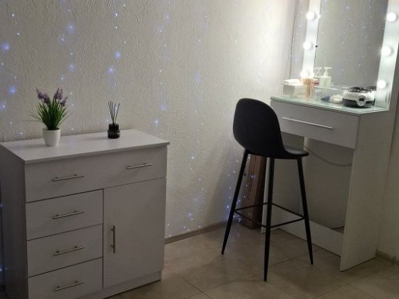 Аренда оренда візажист бровист визажист стол лампы