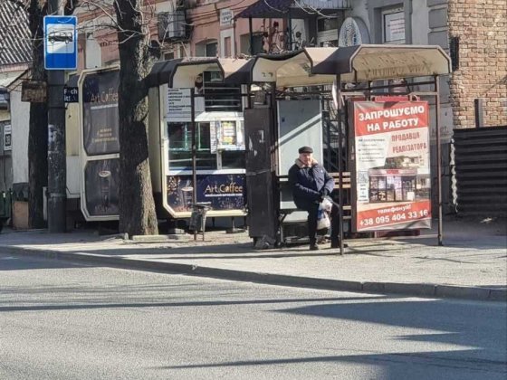 Кіоск з продажу ТНС в складі зупинкового комплексу. 6000 грн.міс.