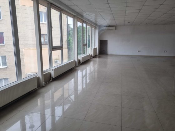 "Синій квадрат" пропонує в оренду офісні приміщення. Миколаїв