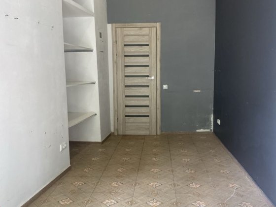 Оренда фасадного приміщення 10 м.кв. - м.Львів, вул.Б.Хмельницького,37 Львів