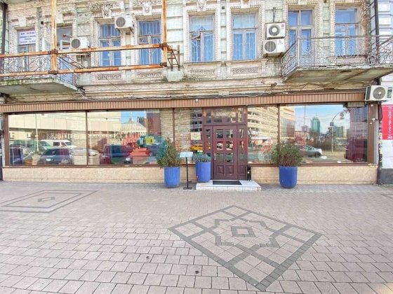 267кв.м. Пл. Перемоги, перетин вул. Старовокзальна та Жилянська. Київ