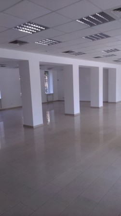 Здам нежитлове приміщення пл. 555м2 1й поверх по пр.Б.Хмельницького,22 - фото 1