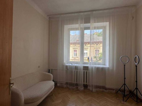 Оренда офісів від 7м2 до 23м2 вул. Пекарська ЦЕНТР Львова Львів