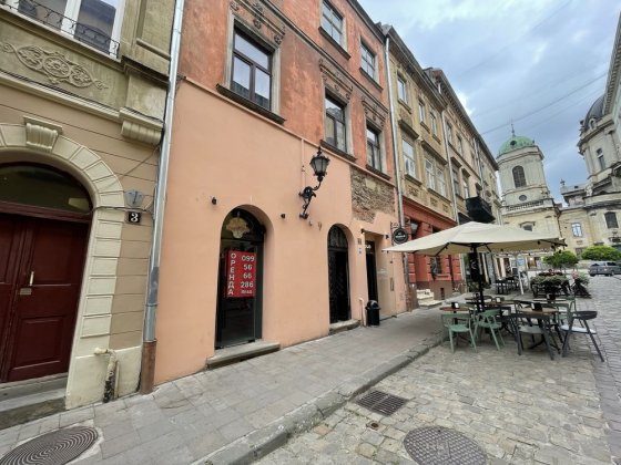 Оренда фасадного приміщення в районі площі Ринок Львов