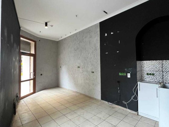 Оренда фасадного комерційного приміщення по вул. Пекарська Львів