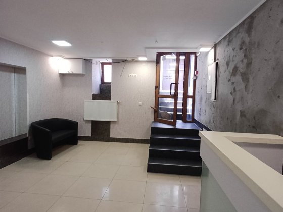 Оренда приміщення фасадний вхід 75 м кв вул Шпитальна біля Базару Львов