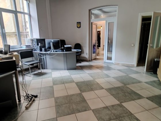 Оренда в.Стрийська початок Фасад 3 вікна 4 Зали,1100 у.о Львов