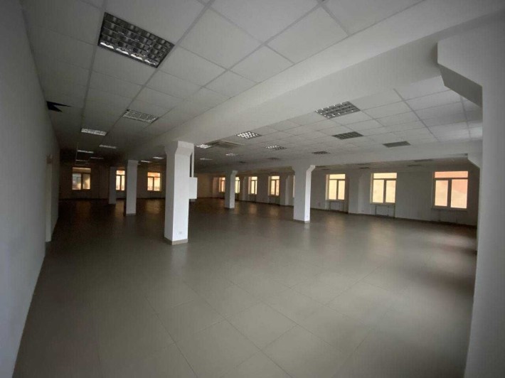 Сдам в аренду долгосрочно офис «Open Space»  пр-т Бандеры 450м.кв. - фото 1