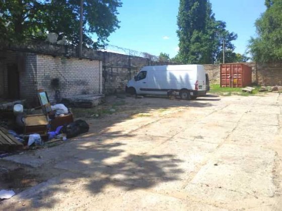 ОРЕНДА.ТЕРИТОРІЇ 11м*30м=330м2 для стоянки легкових машин(таксі).Центр Николаев